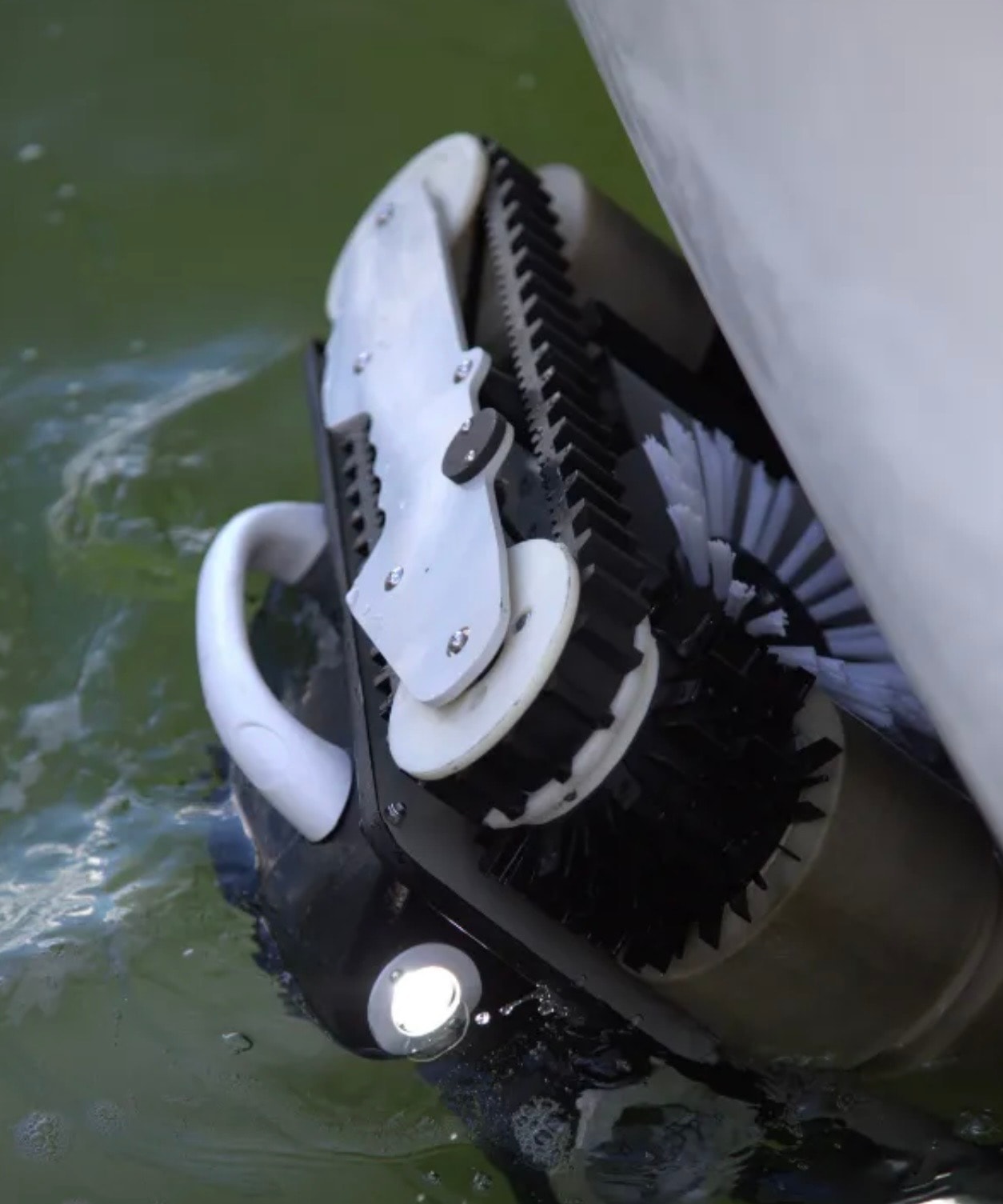 ROV drone hull cleaning